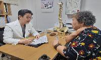 송파노인종합복지관, 강철병원 무료정형외과진료 진행