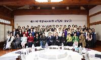 여성 국회의원 한자리에…정당 넘어 ‘소통과 어울림’